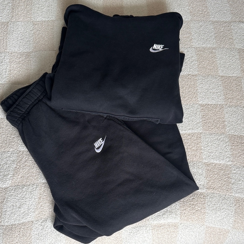Nike Set Hoodie and Joggers